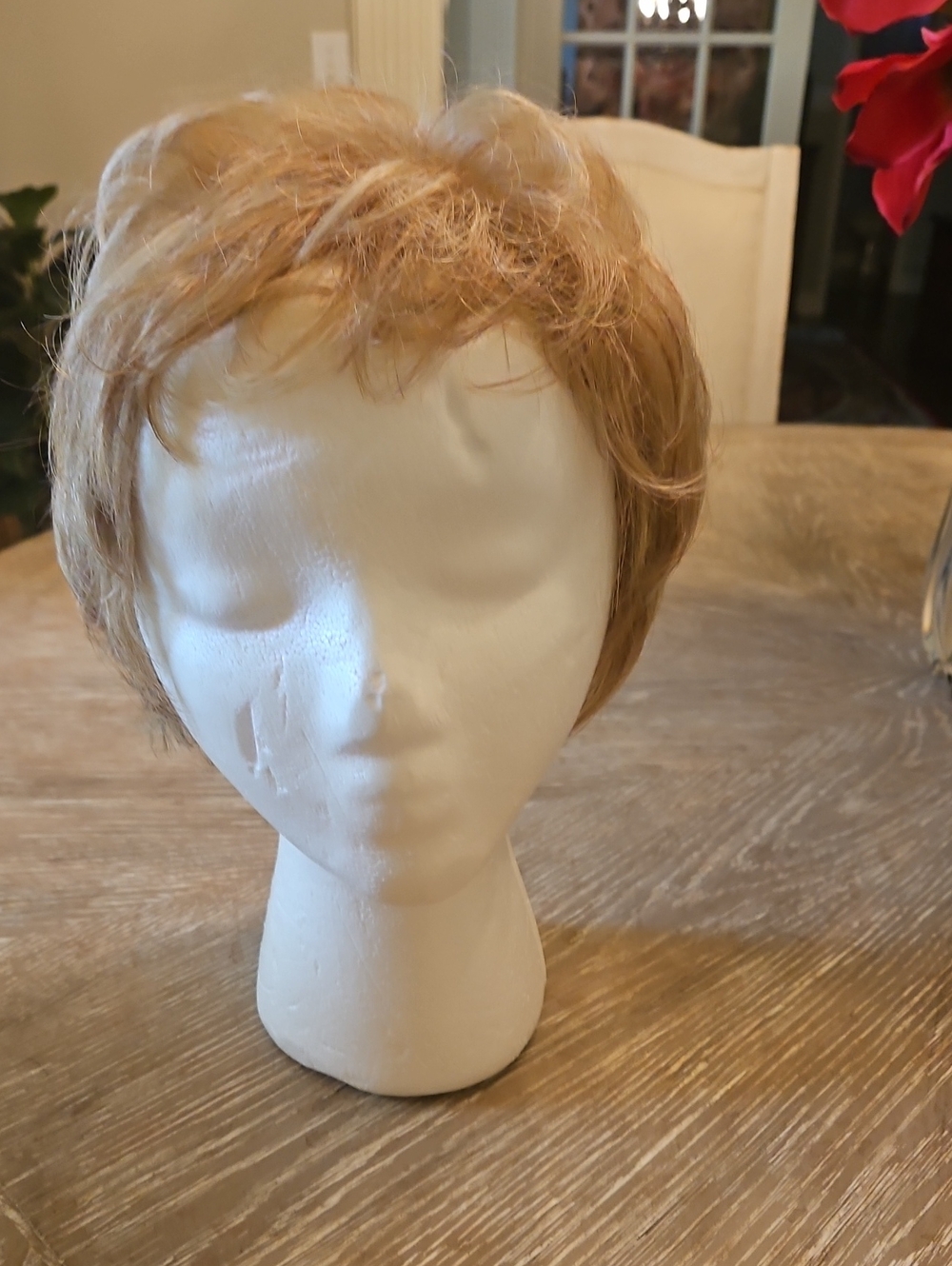 Source Unknown Light Golden Blonde Short Pixie Wig